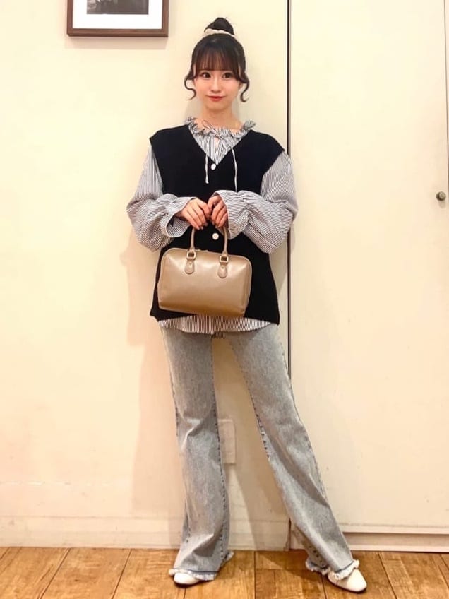 AIRIさんの「SHOO･LA･RUE｜【ひんやり/S-LL】ストレッチフレアデニム」を使ったコーディネート