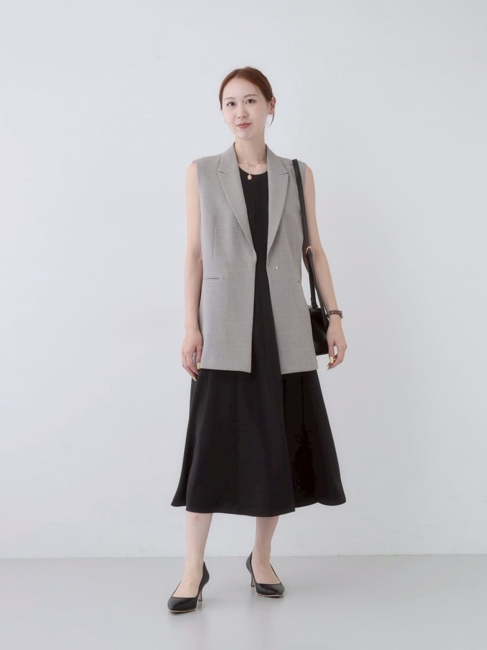 mitsukiさんの「INDIVI｜【美シルエット】ノースリーブワンピース」を使ったコーディネート