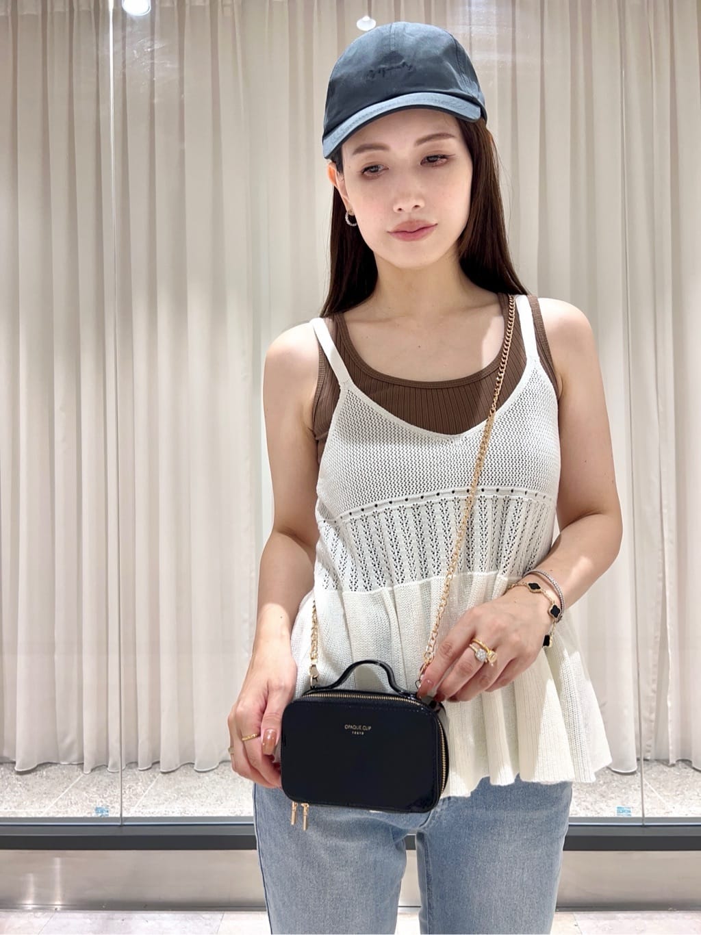 maiさんの「OPAQUE.CLIP｜カギ針風ニットキャミビスチェ【洗濯機洗い可】」を使ったコーディネート