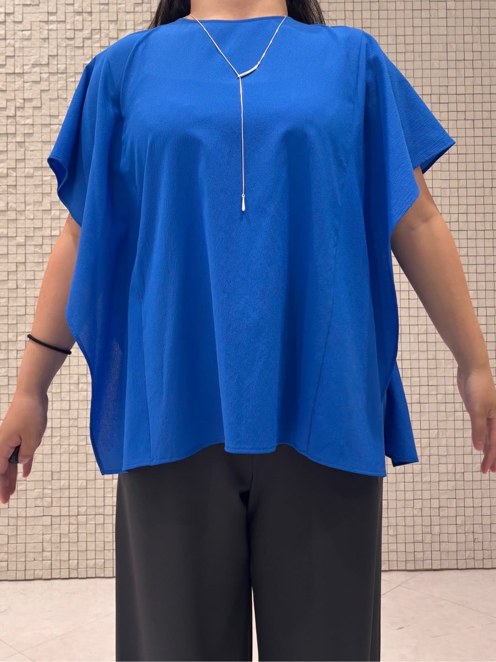 MEGUMIさんの「INDIVI｜【体型カバー】スクエアブラウス」を使ったコーディネート