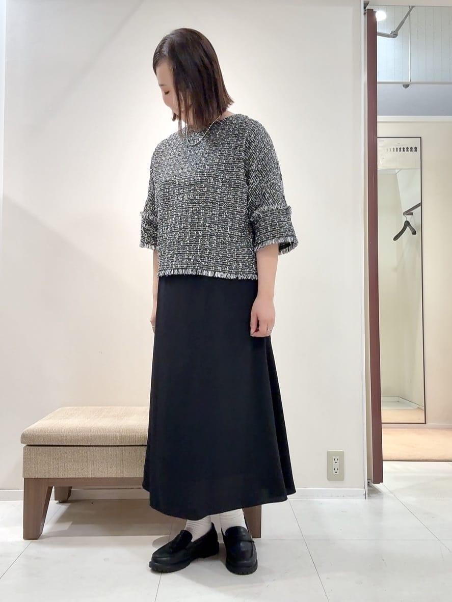 YUIさんの「UNTITLED｜【きれいめ／体型カバー】ツイードドルマントップス」を使ったコーディネート