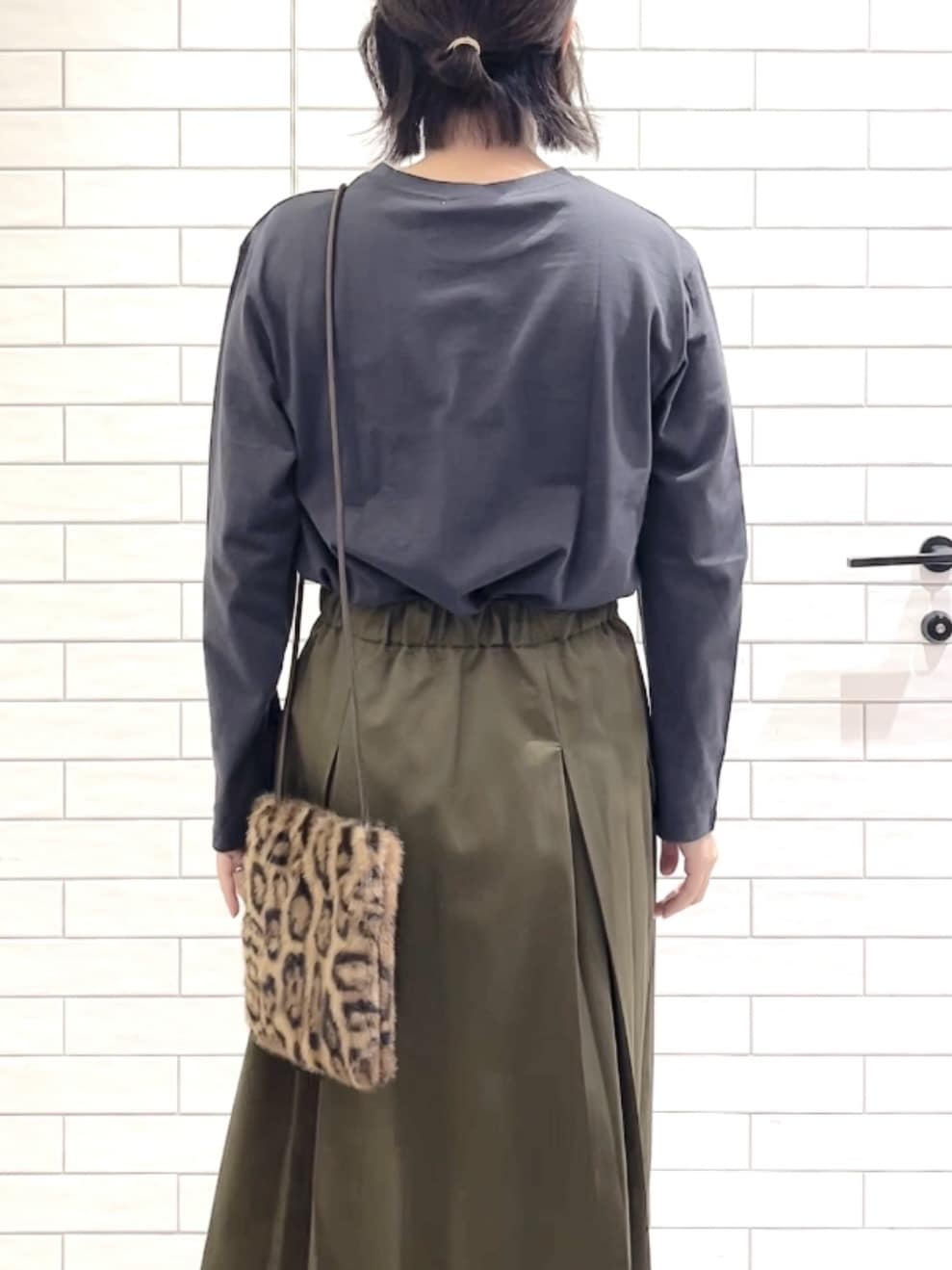 しおりさんの「OPAQUE.CLIP｜ロングロゴTシャツ【洗濯機OK】」を使ったコーディネート