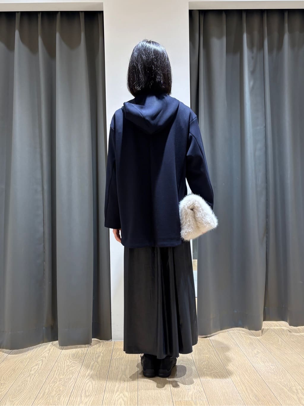 Yoshimiさんの「INDIVI｜レザー調ギャザースカート」を使ったコーディネート