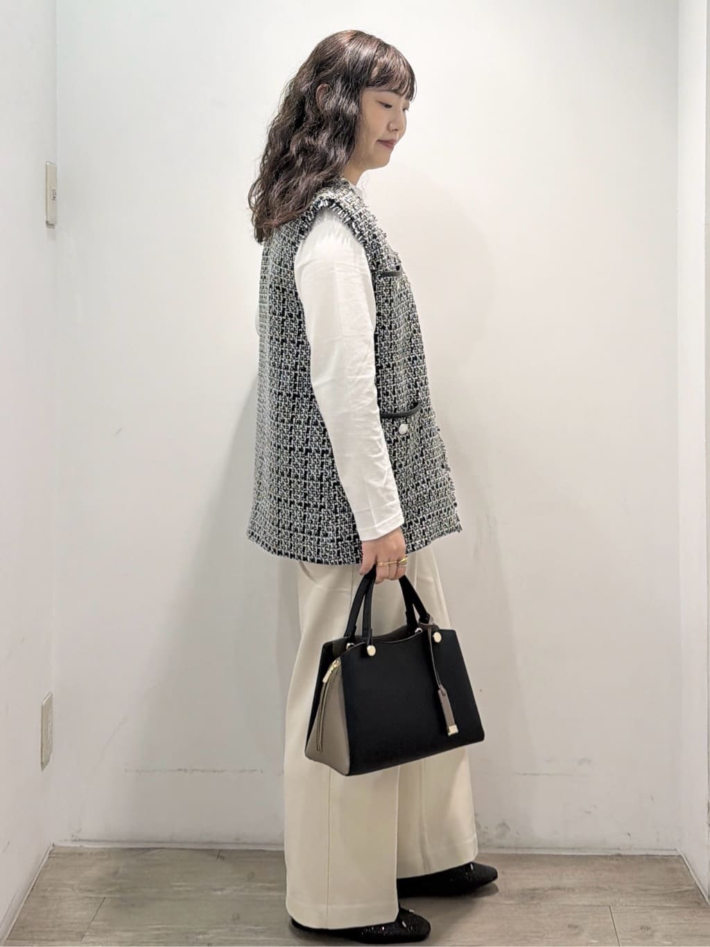 sumicaさんの「OPAQUE.CLIP｜ツイードVネックベスト【洗濯機OK】」を使ったコーディネート