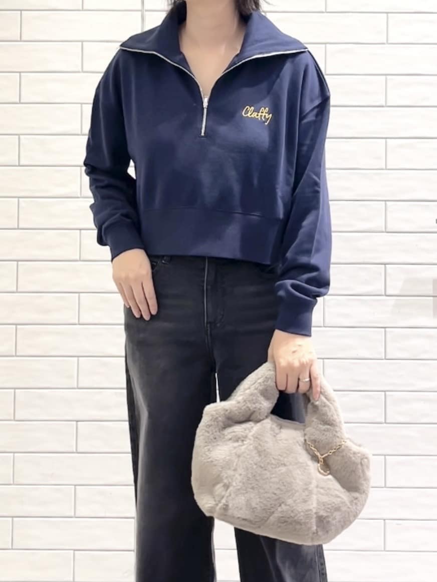 しおりさんの「OPAQUE.CLIP｜ロゴ刺繍ハーフジップトップス【洗濯機OK】」を使ったコーディネート