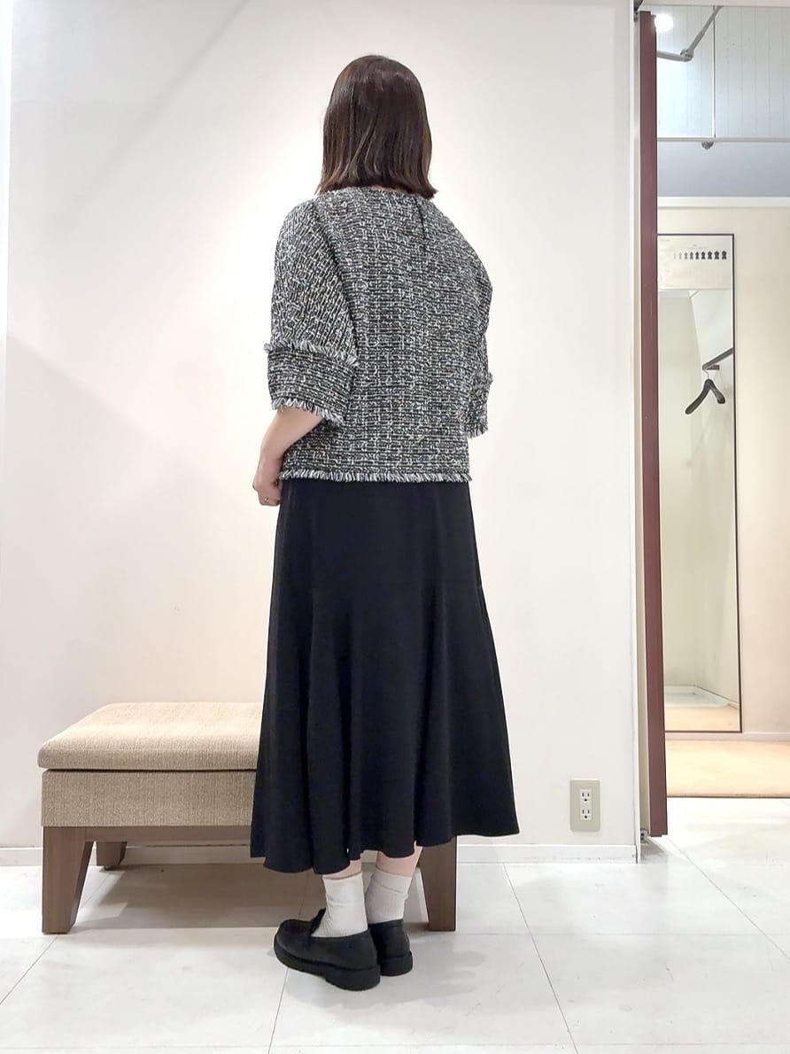 YUIさんの「UNTITLED｜【きれいめ／体型カバー】ツイードドルマントップス」を使ったコーディネート