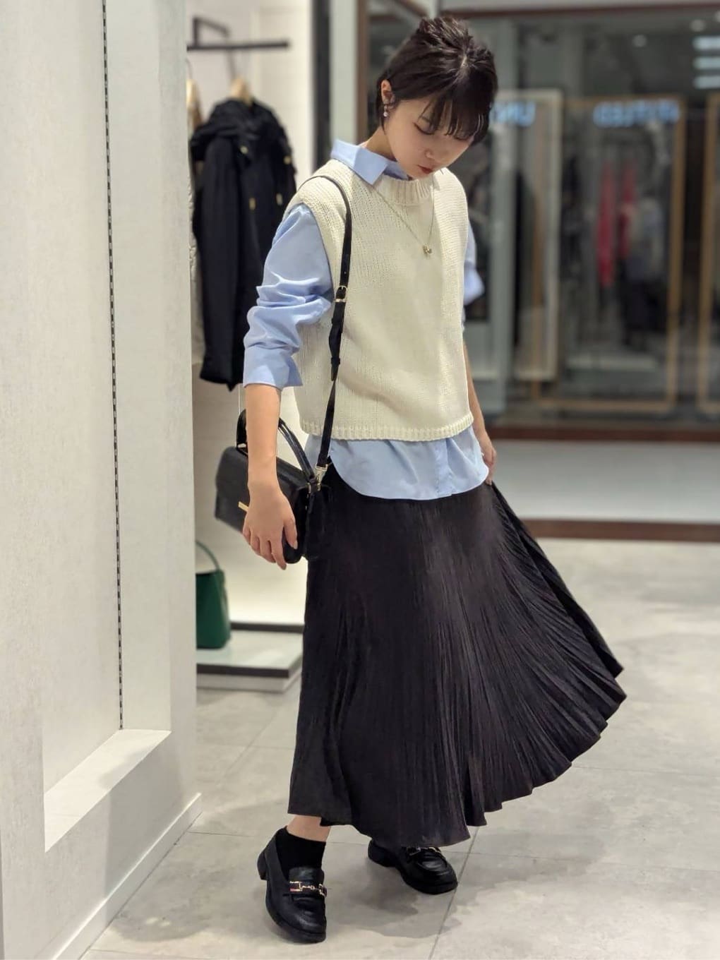 nonoさんの「UNTITLED｜【レイヤード/前ボタン】2WAYニットベスト」を使ったコーディネート
