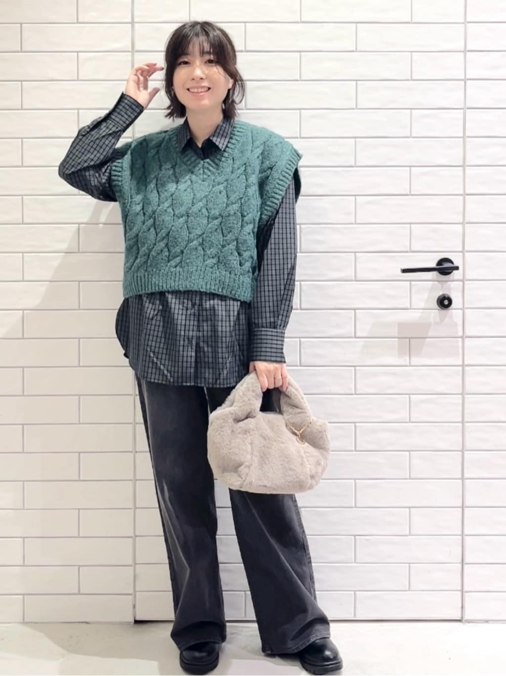 しおりさんの「OPAQUE.CLIP｜チェック柄レギュラーシャツ【洗濯機OK】」を使ったコーディネート