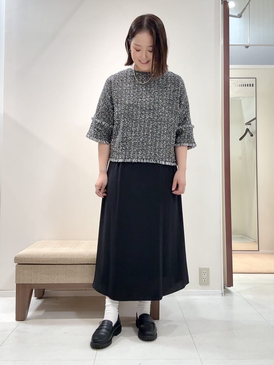 YUIさんの「UNTITLED｜【きれいめ／体型カバー】ツイードドルマントップス」を使ったコーディネート