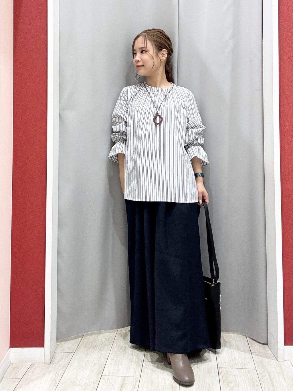 shioさんの「SHOO･LA･RUE｜【S-LL】キャンディースリーブが女性らしい マルチストライプブラウス」を使ったコーディネート