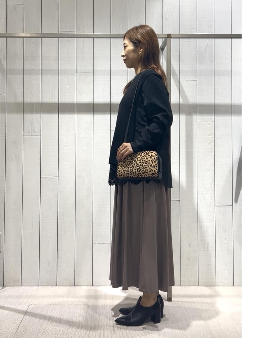 𝑹𝑶𝑴𝑰さんの「INDIVI｜【洗える／選べる8色】トーンアップニット」を使ったコーディネート