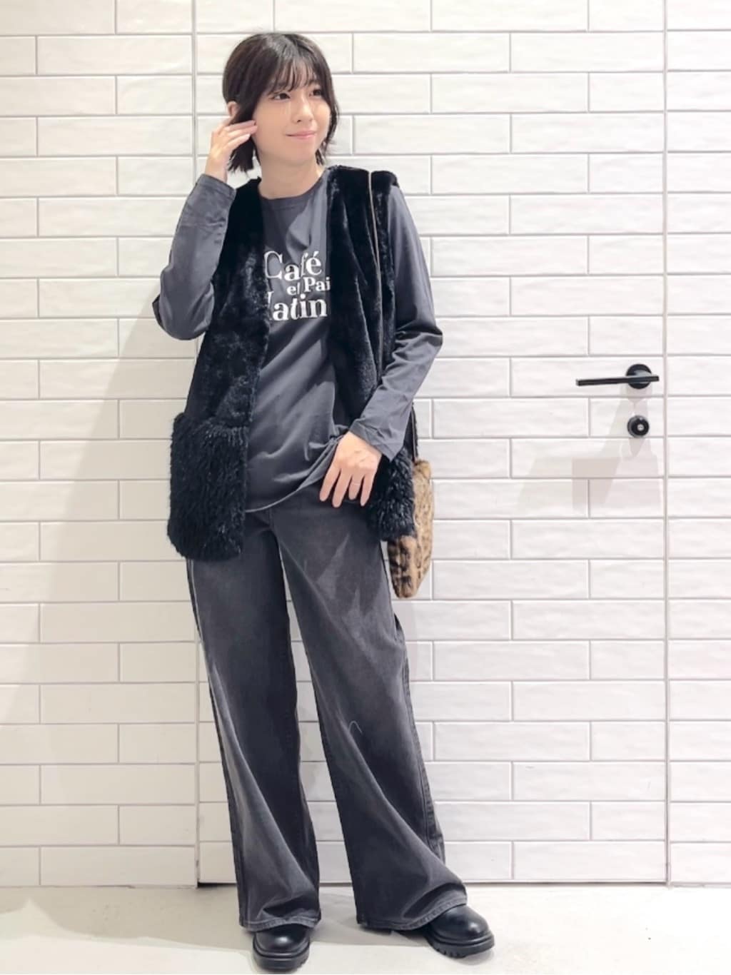 しおりさんの「OPAQUE.CLIP｜ロングロゴTシャツ【洗濯機OK】」を使ったコーディネート