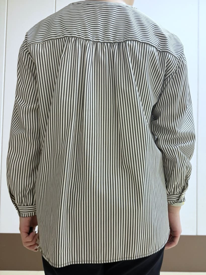 Rikoさんの「INDIVI｜人気NO.1【褒められパンツ／高ストレッチ／ウエストゴム】タックテーパードパンツ」を使ったコーディネート