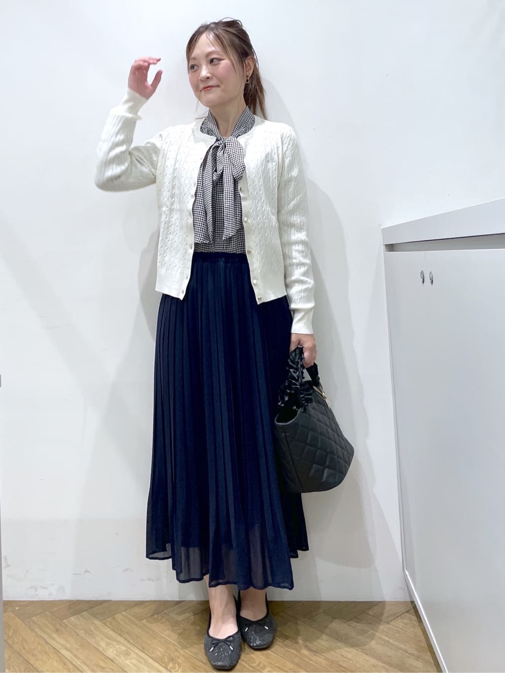 Junさんの「index｜クルーネックケーブルカーディガン【洗濯機OK】」を使ったコーディネート