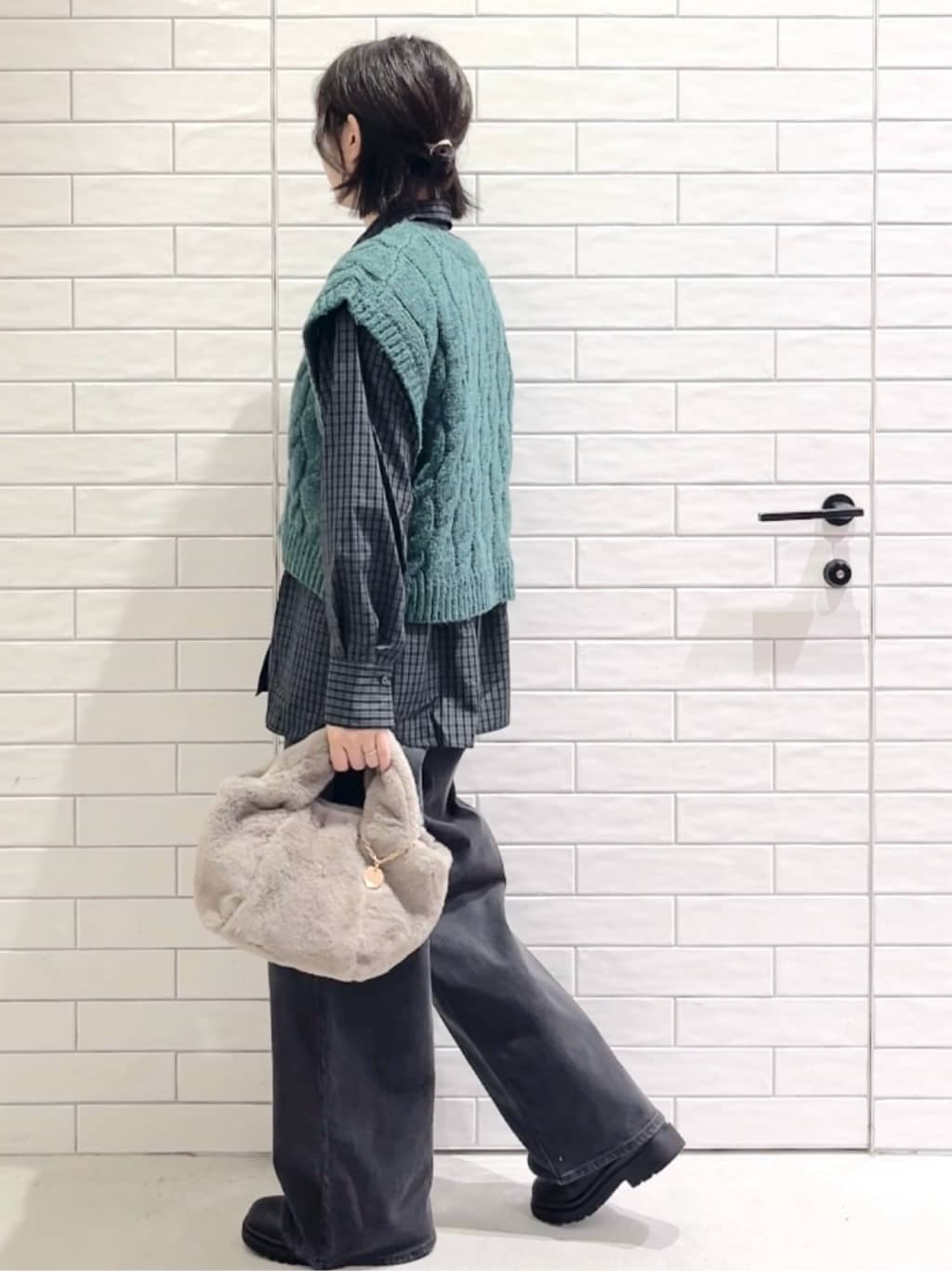 しおりさんの「OPAQUE.CLIP｜チェック柄レギュラーシャツ【洗濯機OK】」を使ったコーディネート