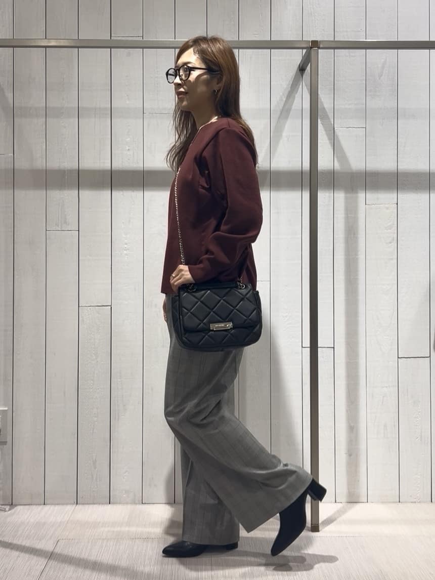 𝑹𝑶𝑴𝑰さんの「INDIVI｜【洗える／選べる8色】トーンアップニット」を使ったコーディネート