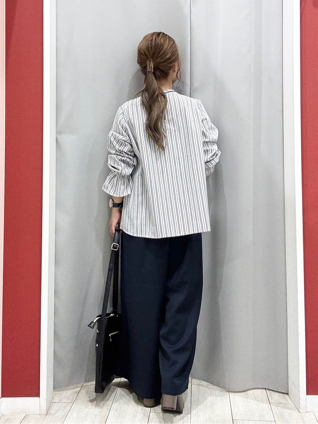 shioさんの「SHOO･LA･RUE｜【S-LL】キャンディースリーブが女性らしい マルチストライプブラウス」を使ったコーディネート