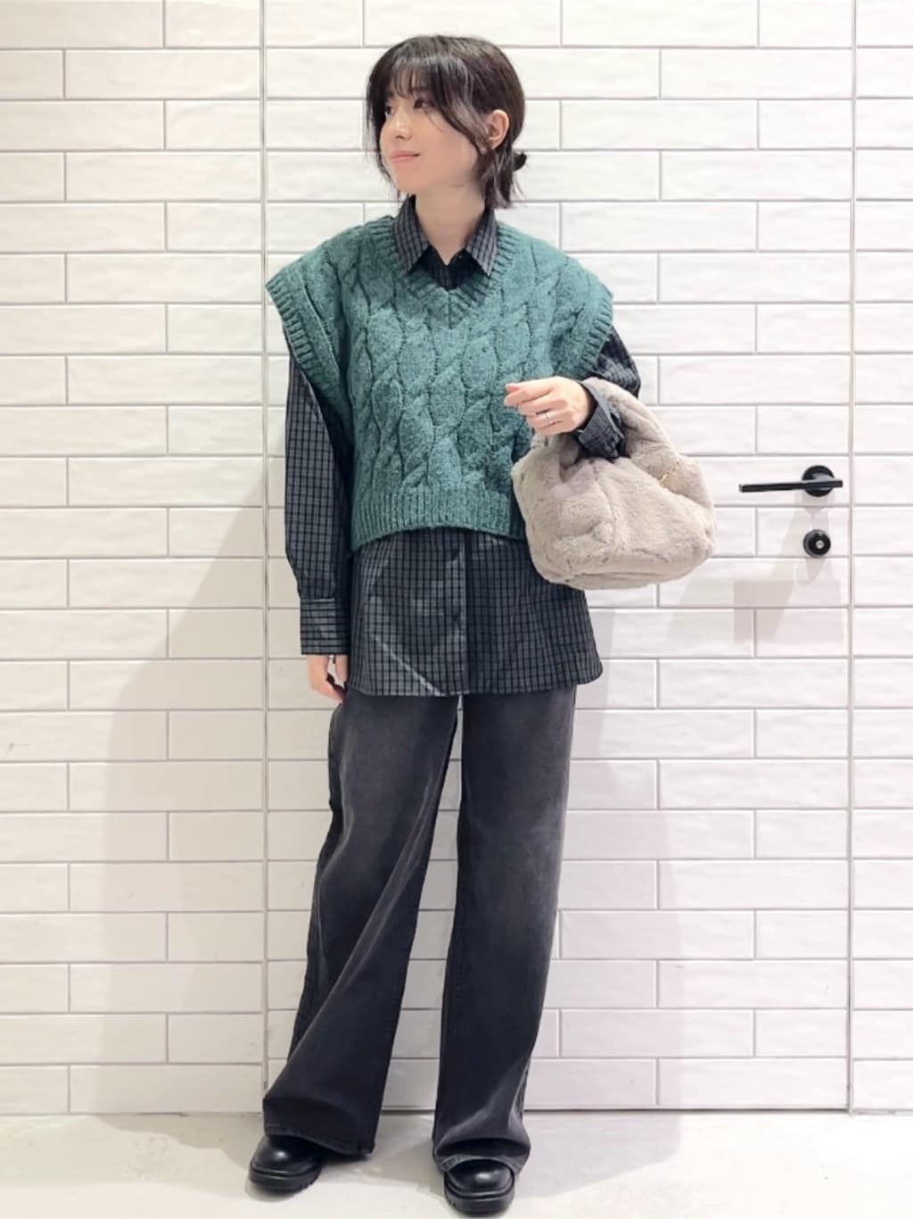 しおりさんの「OPAQUE.CLIP｜チェック柄レギュラーシャツ【洗濯機OK】」を使ったコーディネート