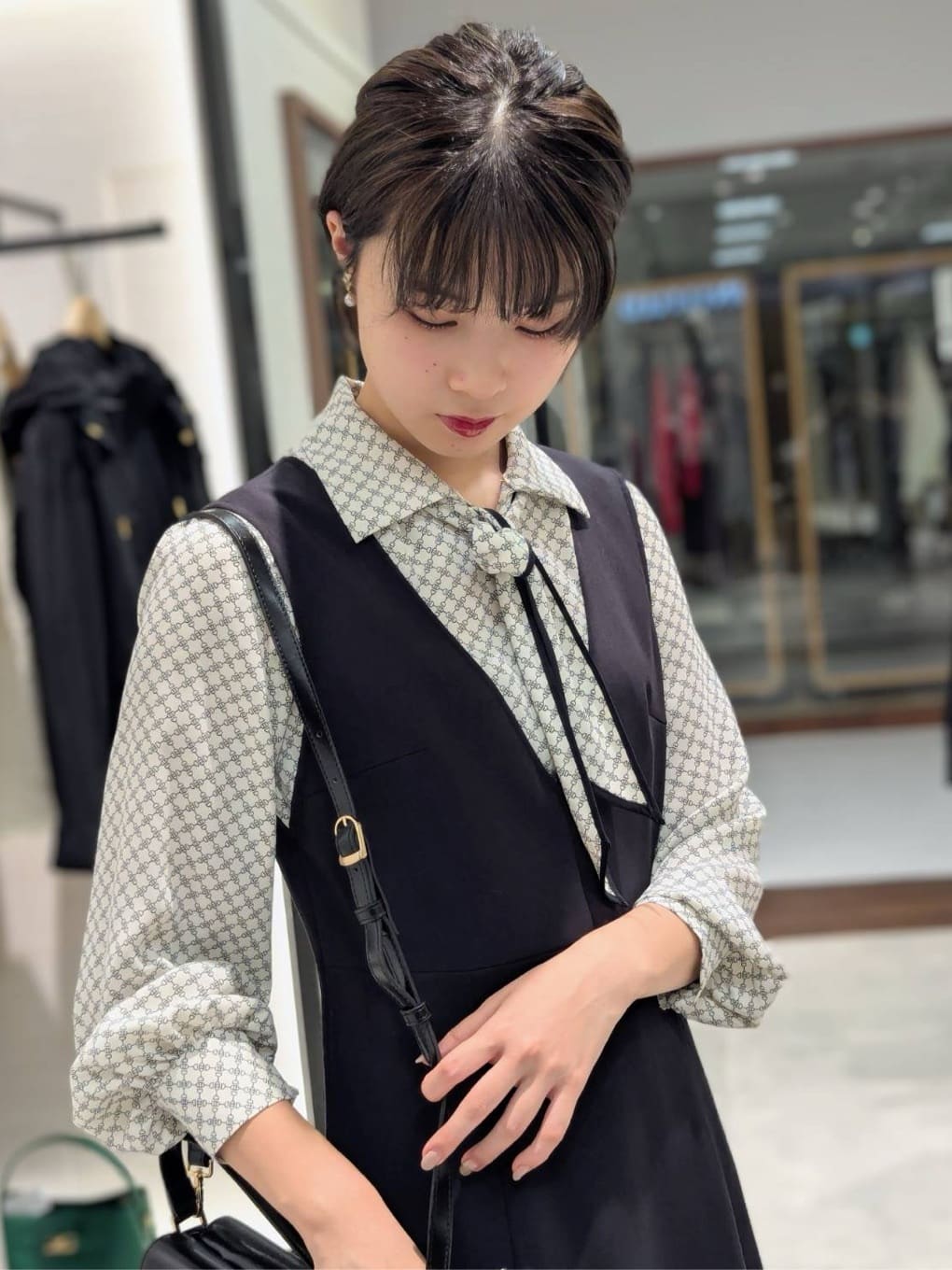 nonoさんの「UNTITLED｜【Aライン/ワンピース】Vネックジャンパースカート」を使ったコーディネート