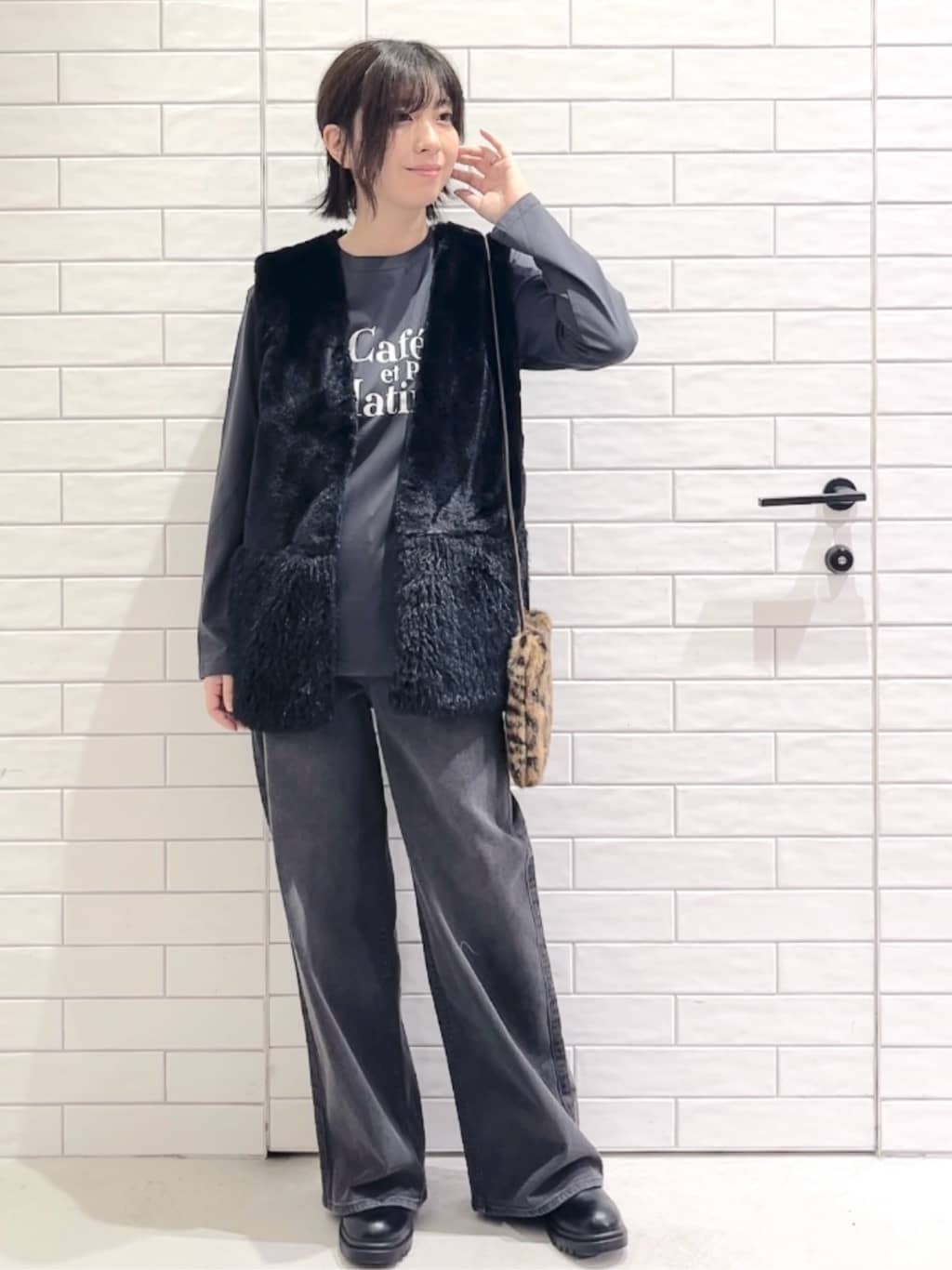 しおりさんの「OPAQUE.CLIP｜ロングロゴTシャツ【洗濯機OK】」を使ったコーディネート
