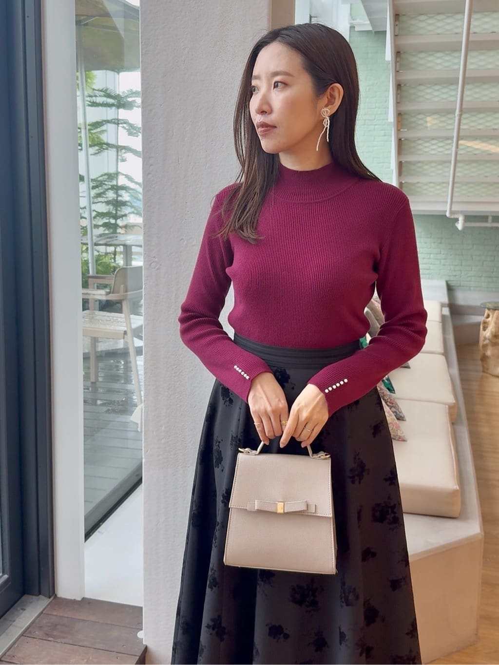 teiさんの「Couture brooch｜【多機能・フェミニン】パール調リブニット」を使ったコーディネート
