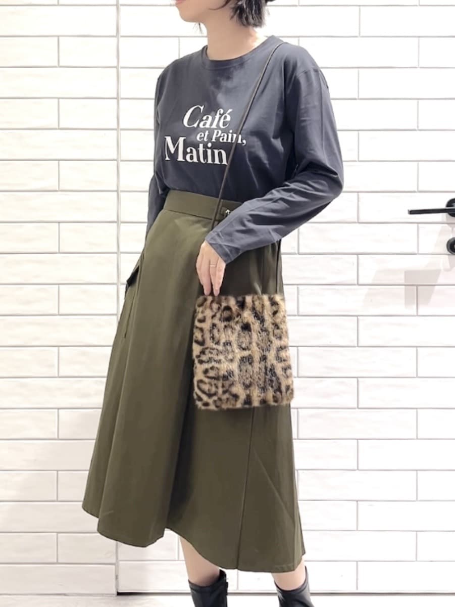 しおりさんの「OPAQUE.CLIP｜ロングロゴTシャツ【洗濯機OK】」を使ったコーディネート