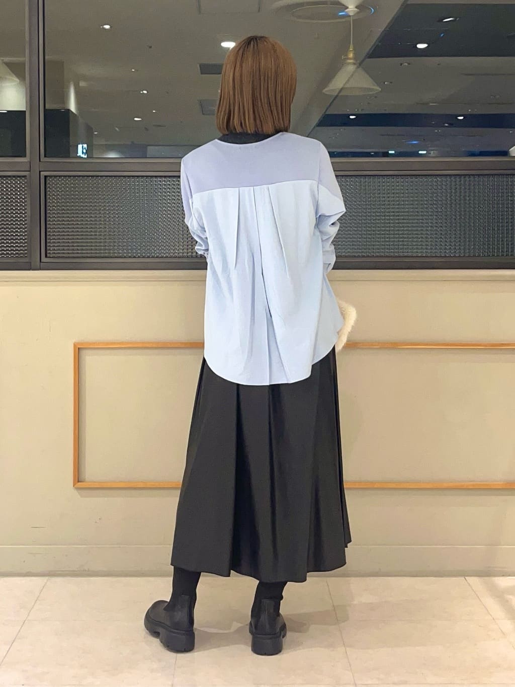 kumiさんの「INDIVI｜レザー調ギャザースカート」を使ったコーディネート