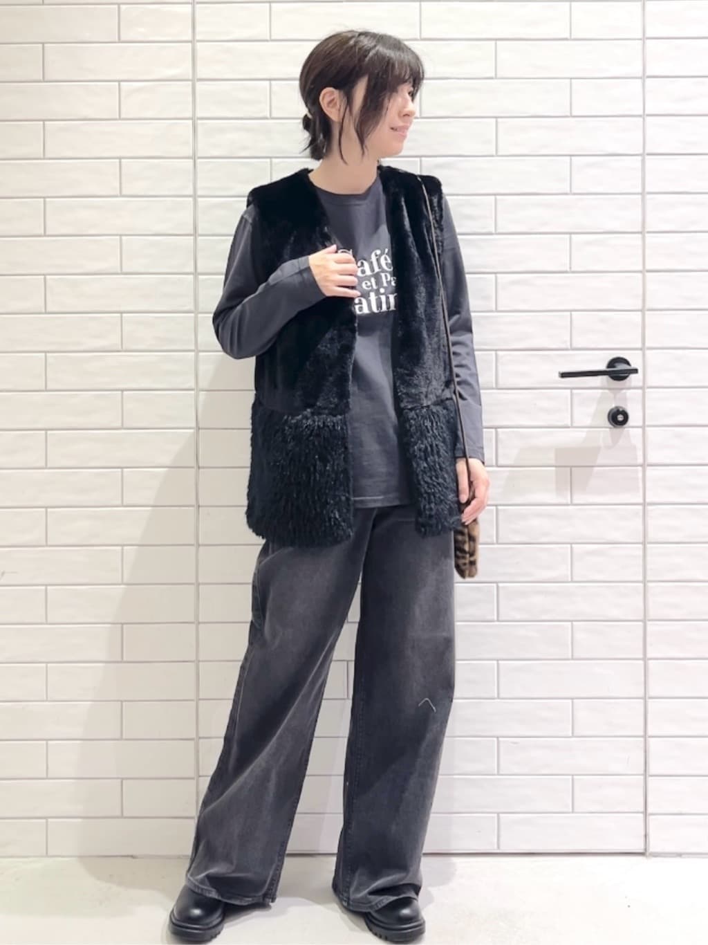 しおりさんの「OPAQUE.CLIP｜ロングロゴTシャツ【洗濯機OK】」を使ったコーディネート