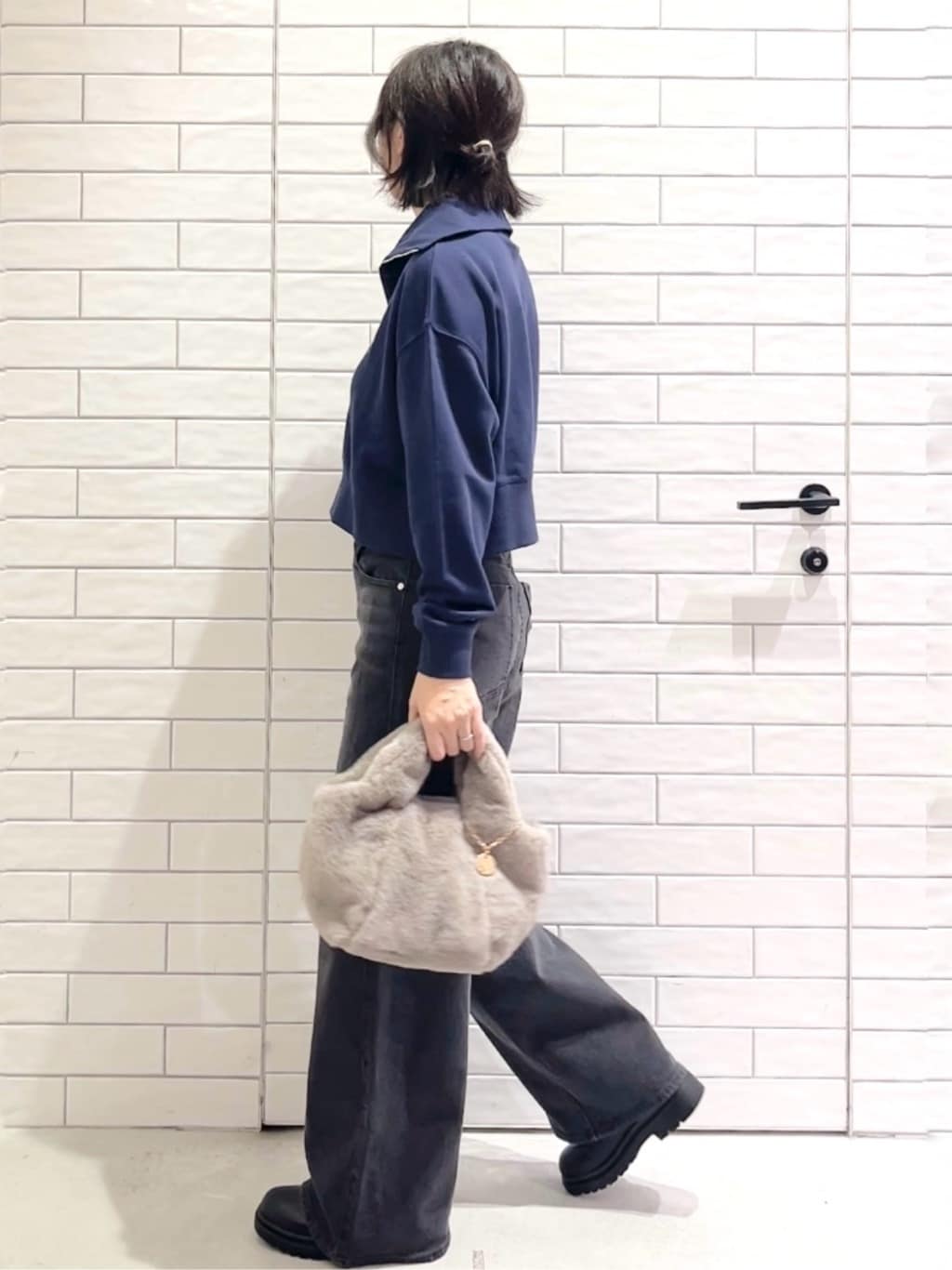 しおりさんの「OPAQUE.CLIP｜ロゴ刺繍ハーフジップトップス【洗濯機OK】」を使ったコーディネート