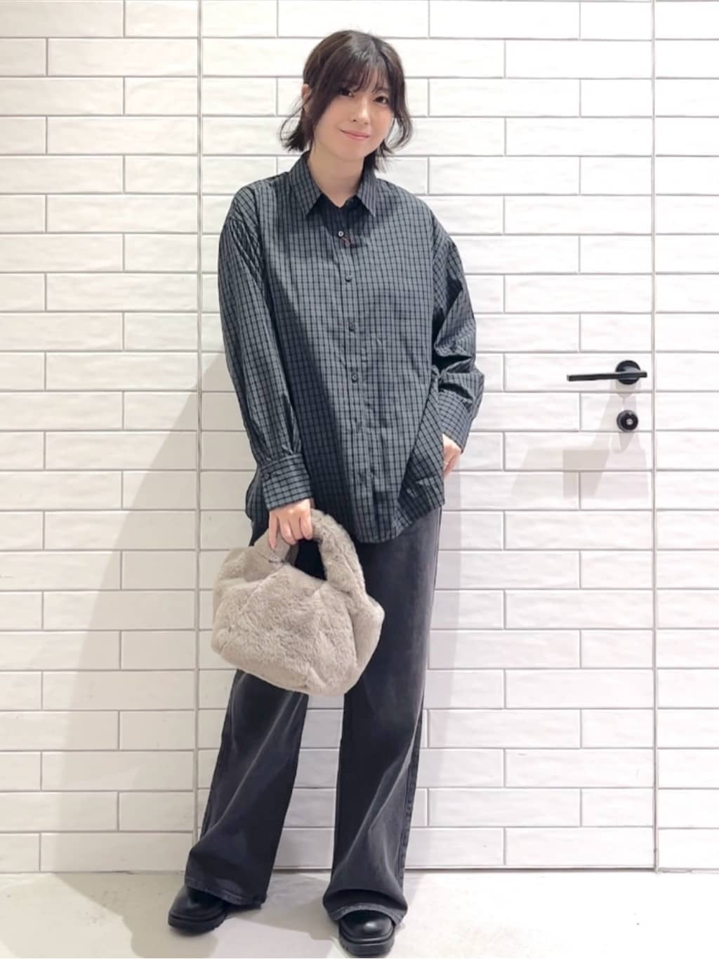 しおりさんの「OPAQUE.CLIP｜チェック柄レギュラーシャツ【洗濯機OK】」を使ったコーディネート