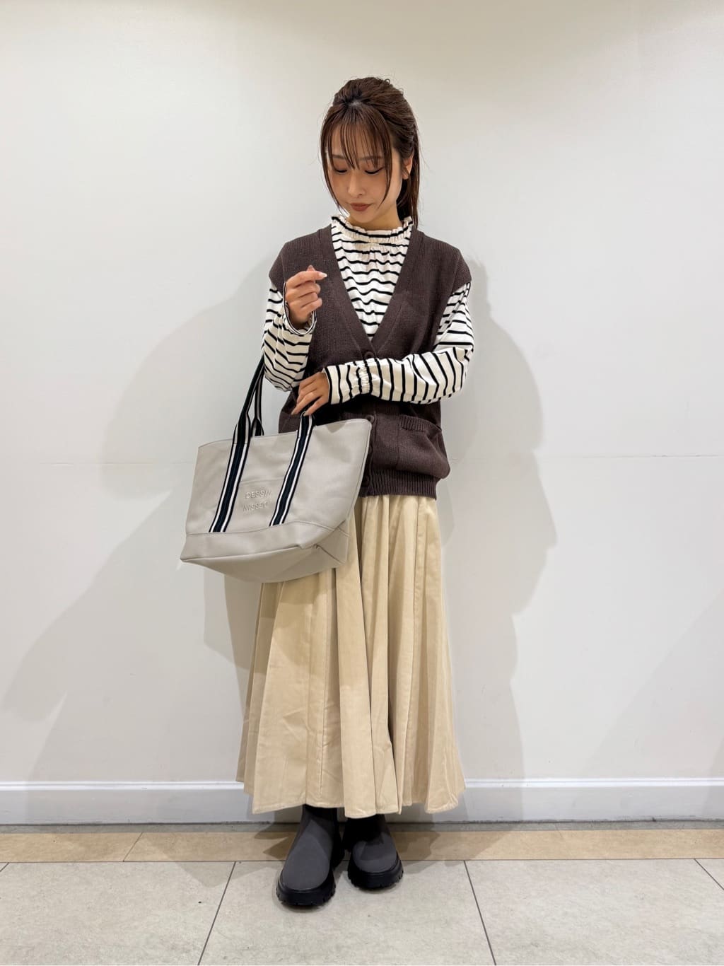 haruさんの「Dessin｜【選べる首元デザイン/洗える】ネックフリルロングカットソー」を使ったコーディネート