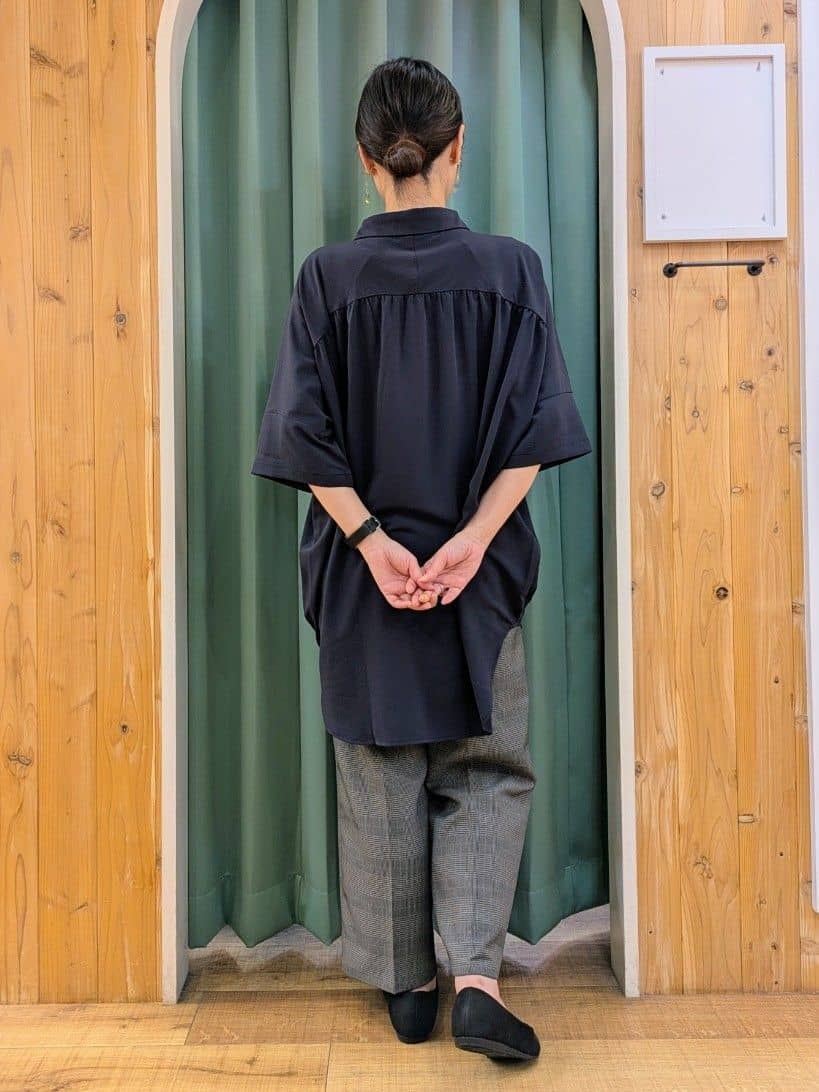 ショーコラさんの「SHOO･LA･RUE｜【S-LL/セットアップ可/洗濯後しわになりにくい】きちんと見え タックワイドパンツ」を使ったコーディネート