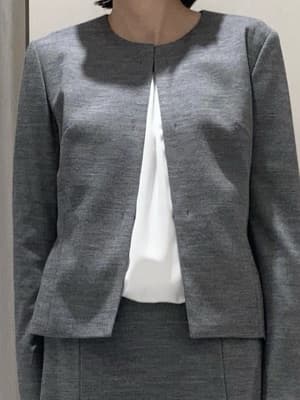 わたなべさんの「UNTITLED｜【洗えるスーツ/ストレッチ】ウール混ジャージ ノーカラージャケット」を使ったコーディネート