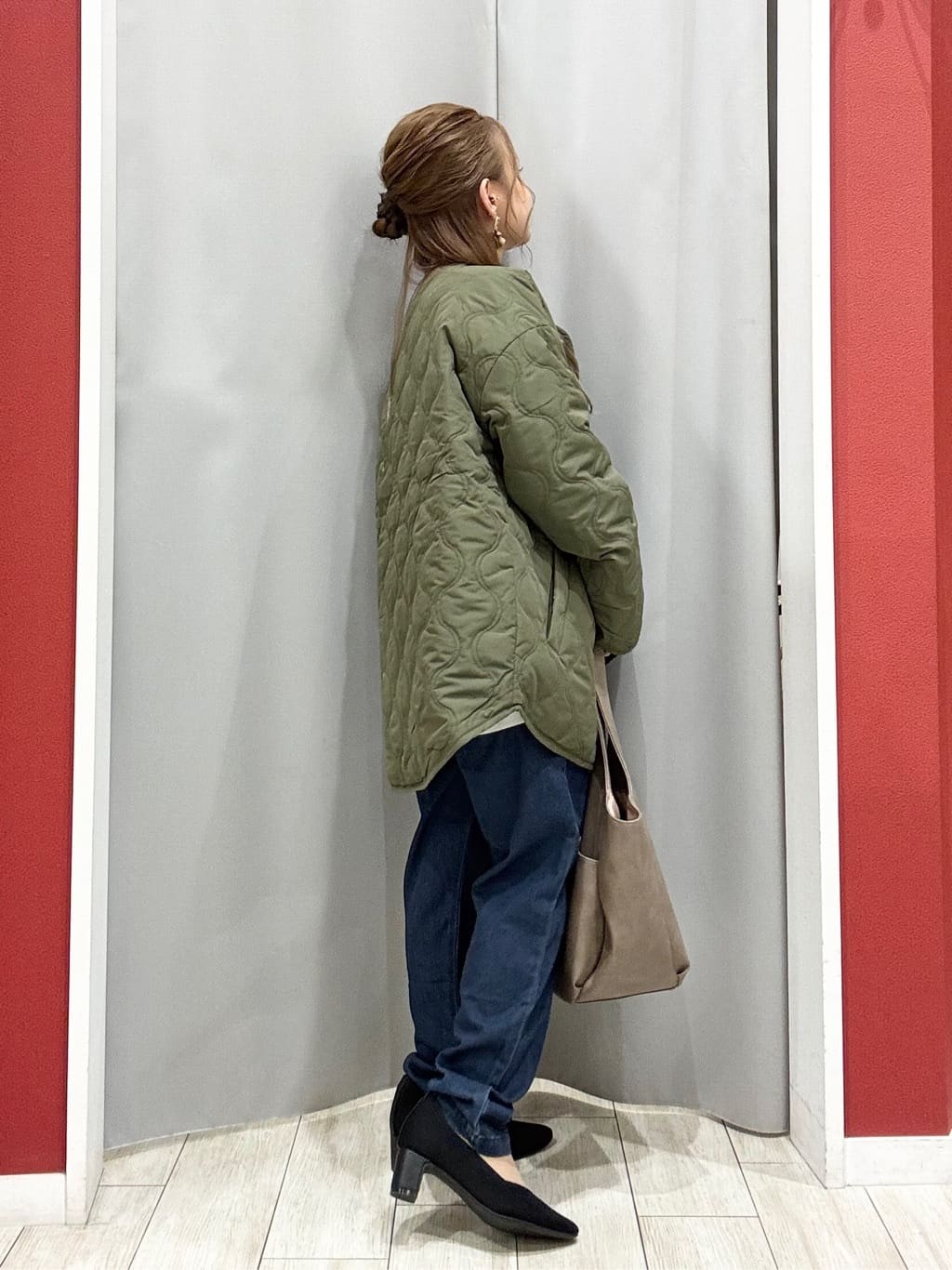 shioさんの「SHOO･LA･RUE｜【高レビュー/SS-LL/美脚シルエット】自然に体型カバー イージーデニム テーパードパンツ」を使ったコーディネート