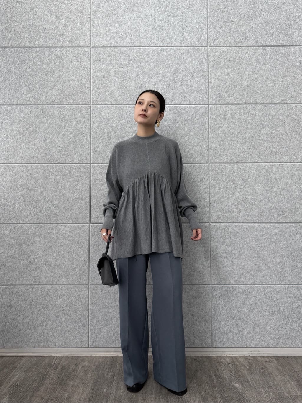 ayanoさんの「INDIVI｜【再入荷】ペプラムハイネックニット」を使ったコーディネート
