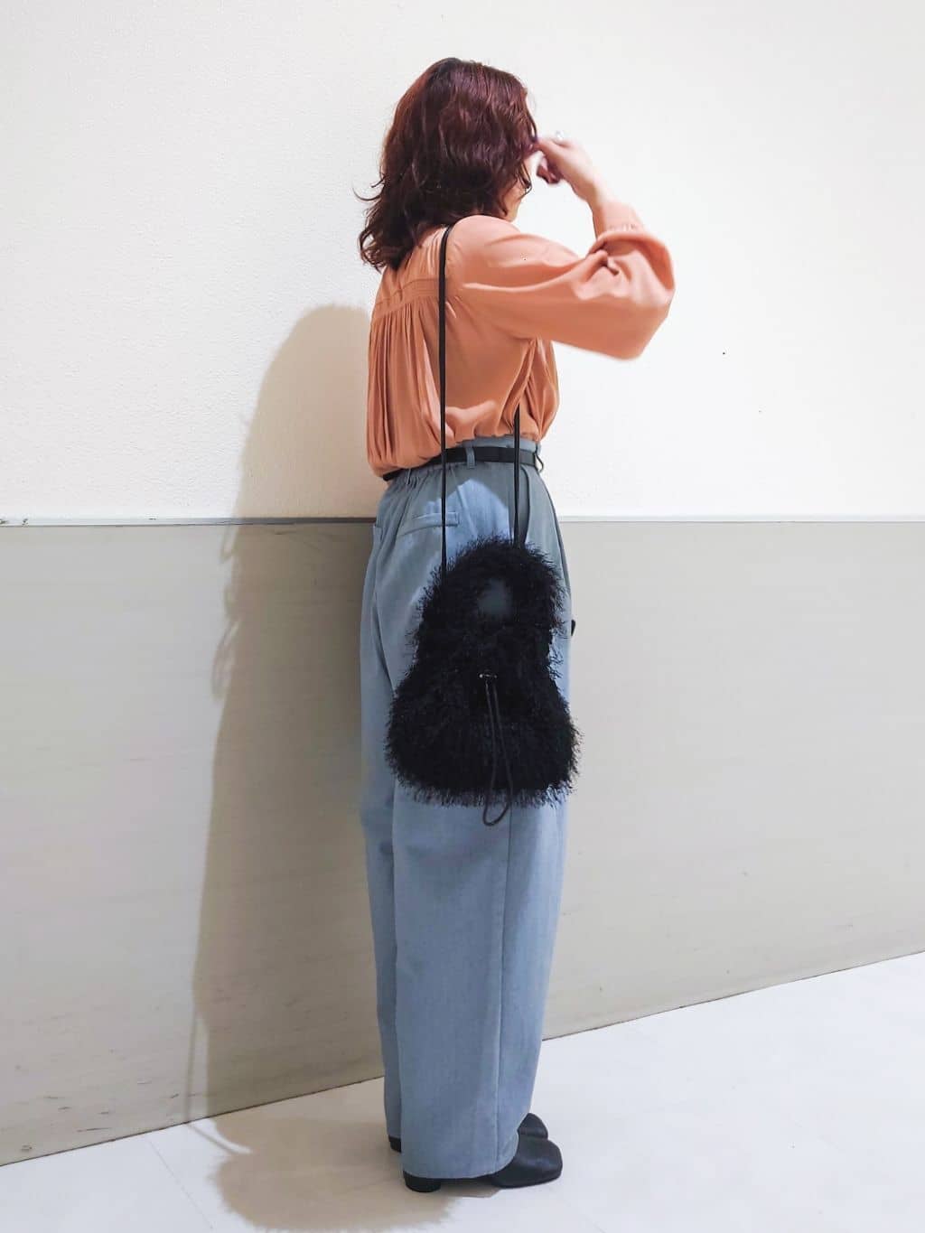 maruさんの「THE SHOP TK｜フリンジボア巾着バッグ」を使ったコーディネート