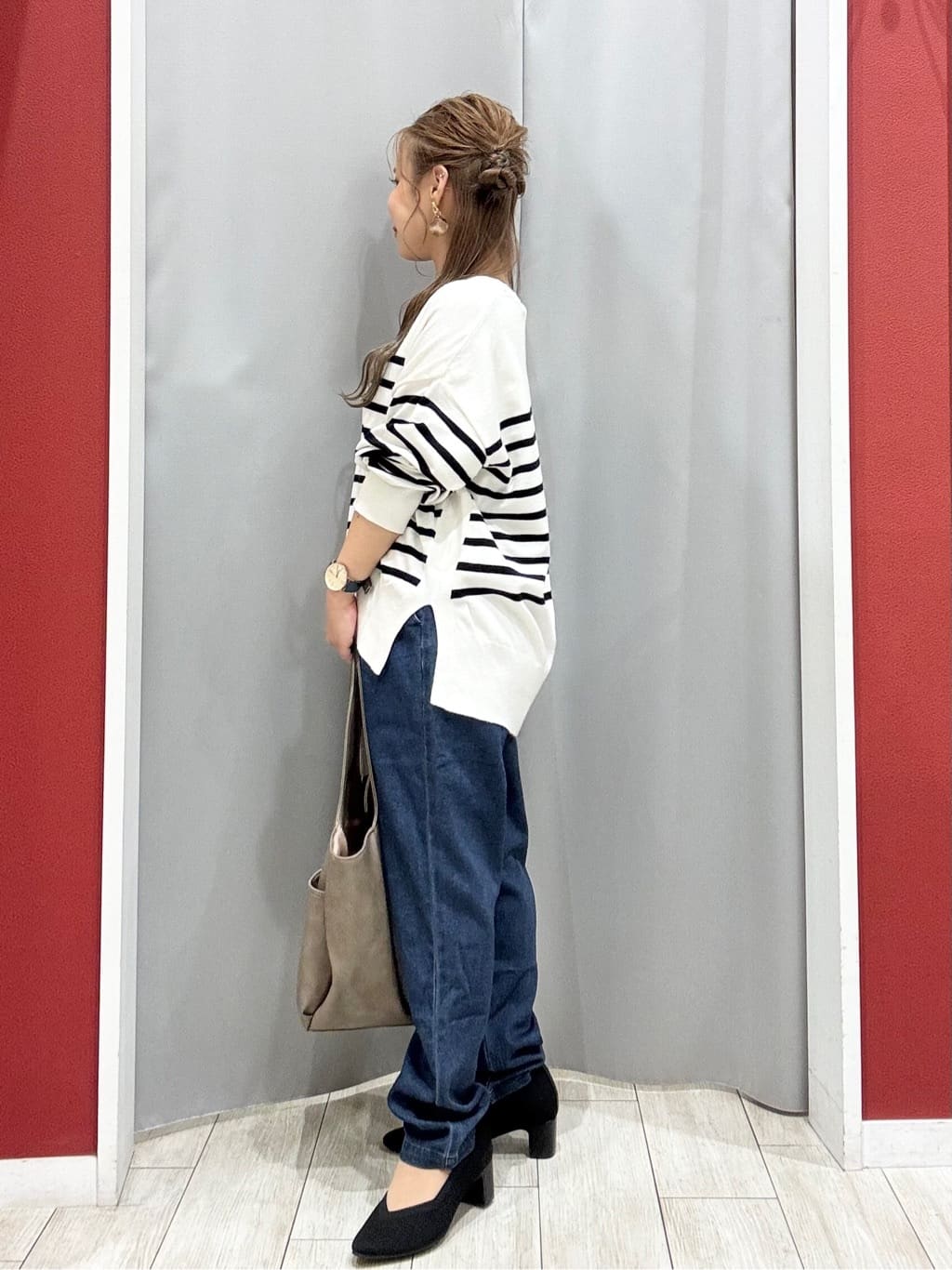 shioさんの「SHOO･LA･RUE｜【高レビュー/SS-LL/美脚シルエット】自然に体型カバー イージーデニム テーパードパンツ」を使ったコーディネート