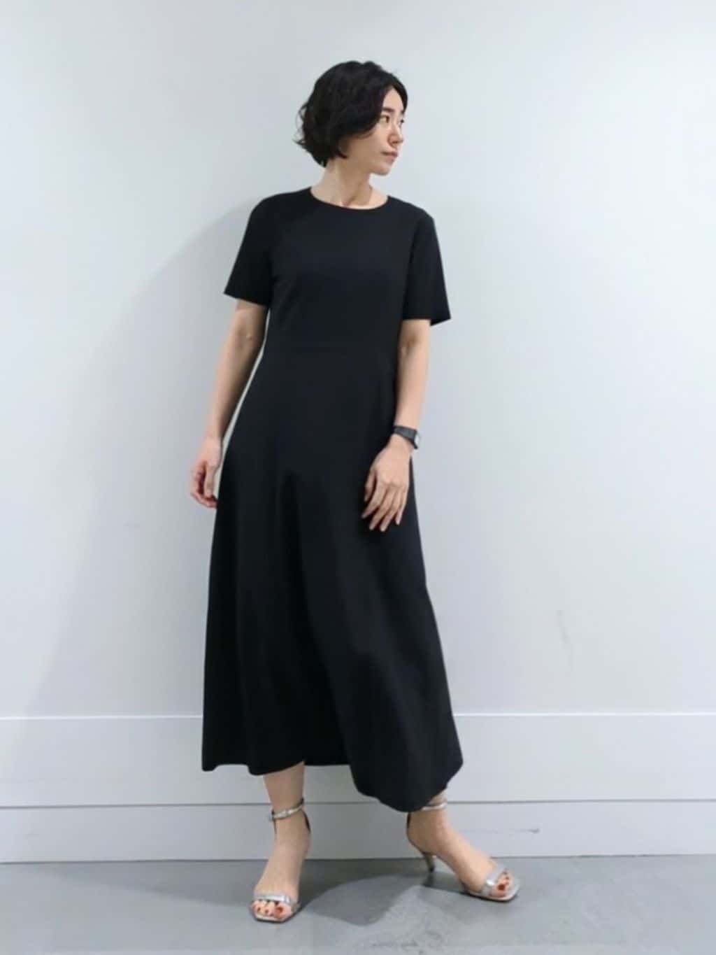 ミズタさんの「UNTITLED｜【きれいめカジュアル/セミフレア】異素材ドッキングワンピース」を使ったコーディネート