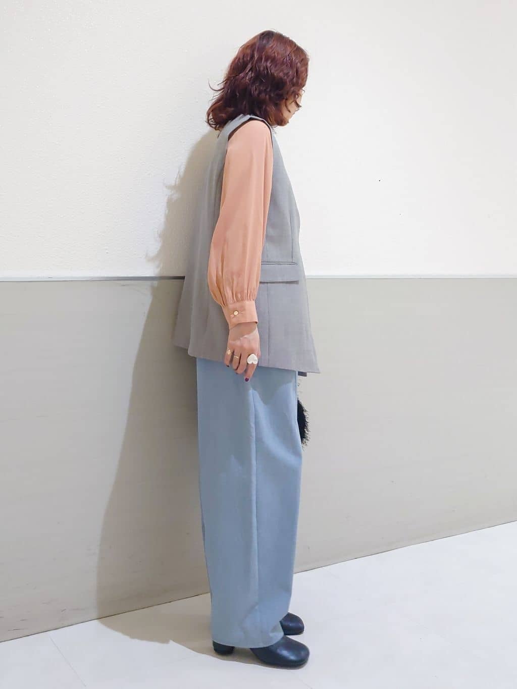maruさんの「THE SHOP TK｜フリンジボア巾着バッグ」を使ったコーディネート