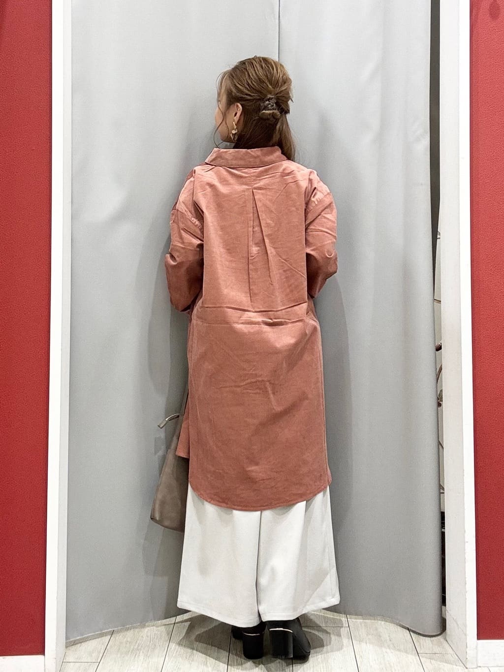 shioさんの「SHOO･LA･RUE｜【洗濯機可/S-LL】すっきり見えにこだわった コーデュロイチュニックワンピース」を使ったコーディネート