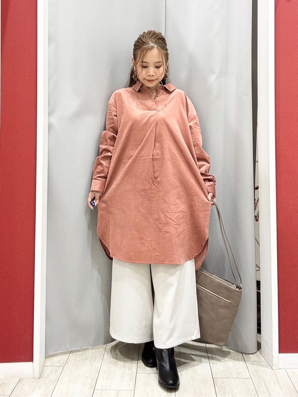 shioさんの「SHOO･LA･RUE｜【洗濯機可/S-LL】すっきり見えにこだわった コーデュロイチュニックワンピース」を使ったコーディネート