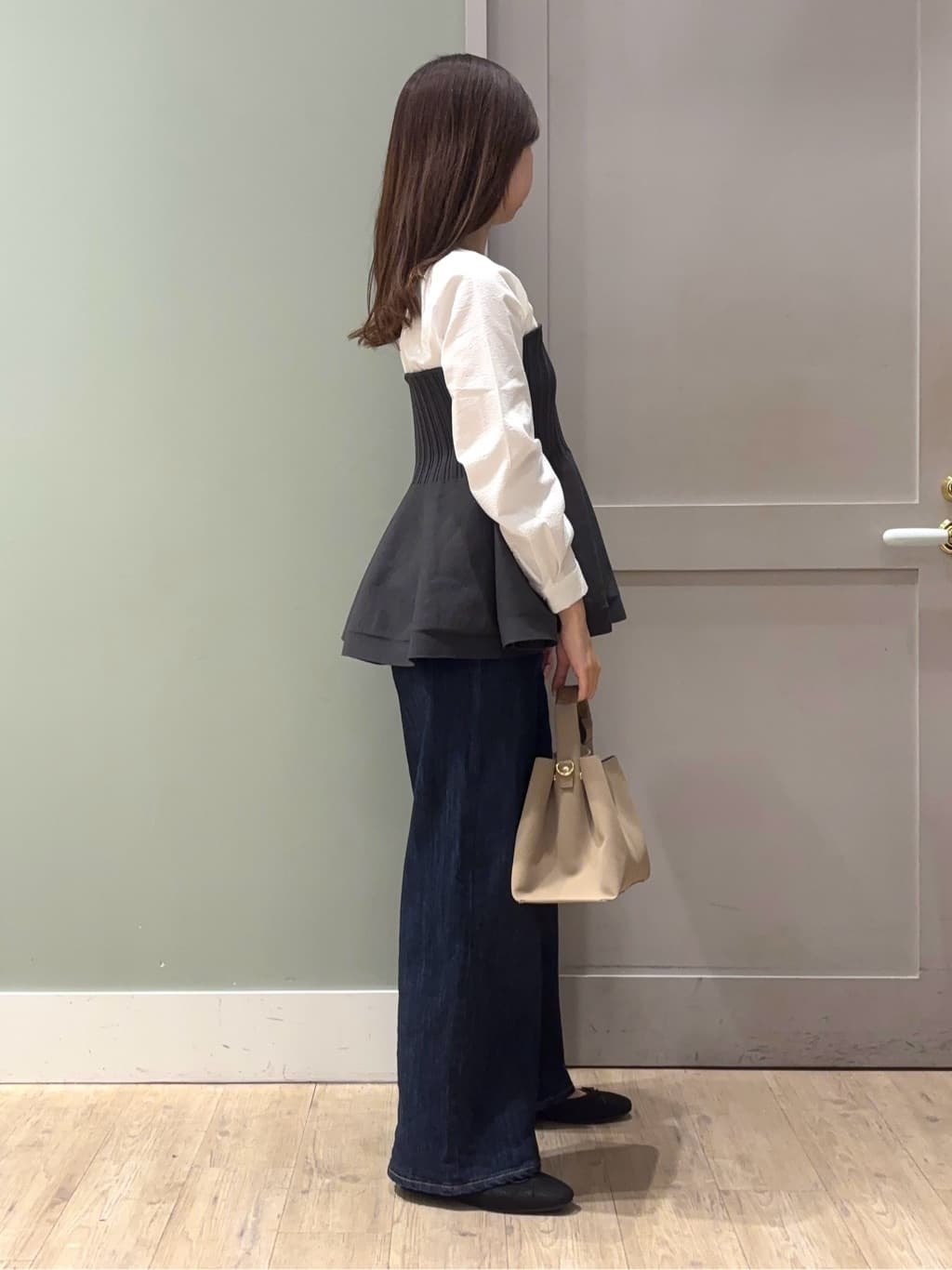 しばみさんの「grove｜一枚でトレンド完成！体型カバーも叶うニットビスチェドッキングブラウス」を使ったコーディネート