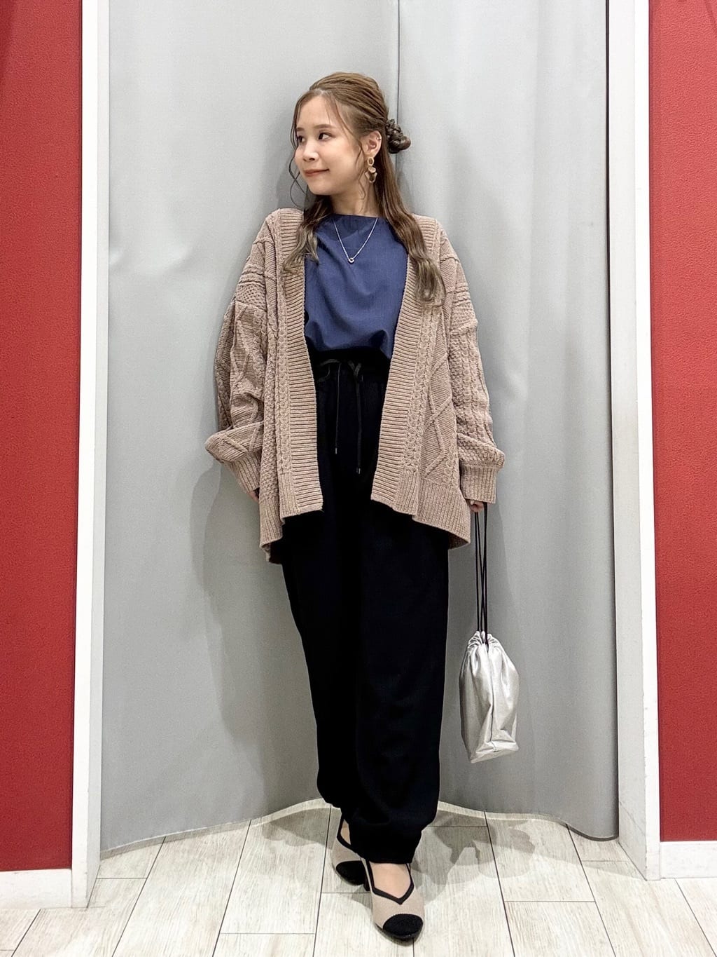 shioさんの「SHOO･LA･RUE｜【高レビュー/洗濯後しわになりにくい】1枚でサマ見え 8分袖ドルマンブラウス」を使ったコーディネート
