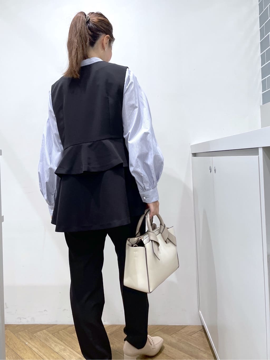 Junさんの「index｜フリルペプラムジレ／セットアップ対応可【洗濯機洗い可】」を使ったコーディネート