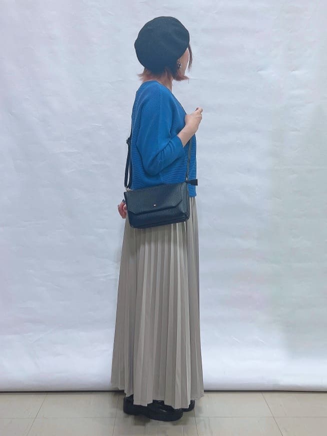 YUIさんの「SHOO･LA･RUE｜【洗える/毛玉になりにくい/UV】 ガータードルマン 7分袖ニット」を使ったコーディネート