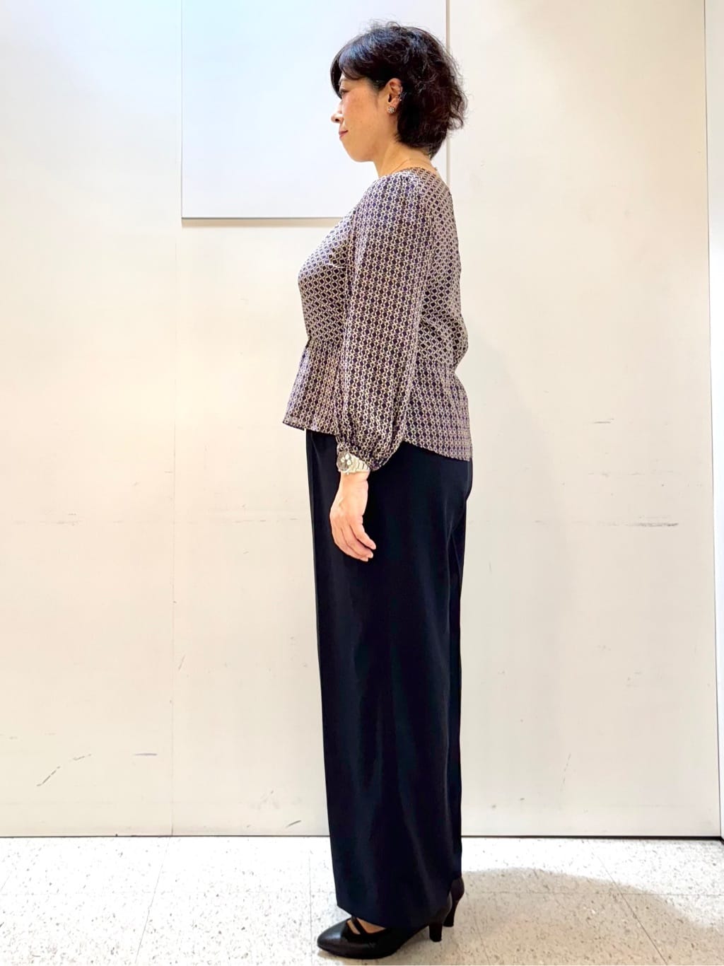 ヤスコさんの「Reflect｜【きちんと見え／セットアップ可／通勤におすすめ◎】ペプラムプリントブラウス」を使ったコーディネート