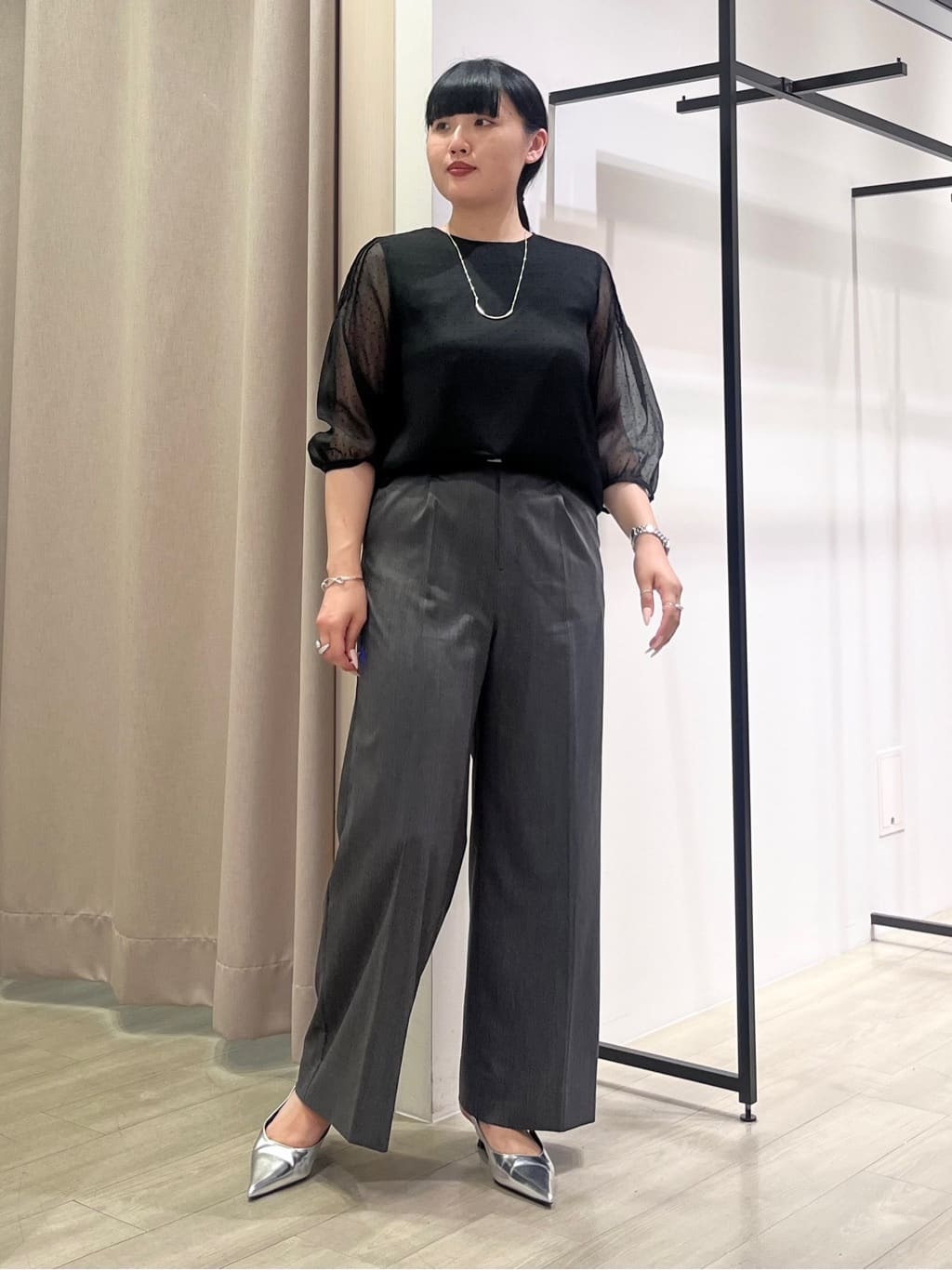 hasuさんの「INDIVI｜フロッキードットブラウス」を使ったコーディネート