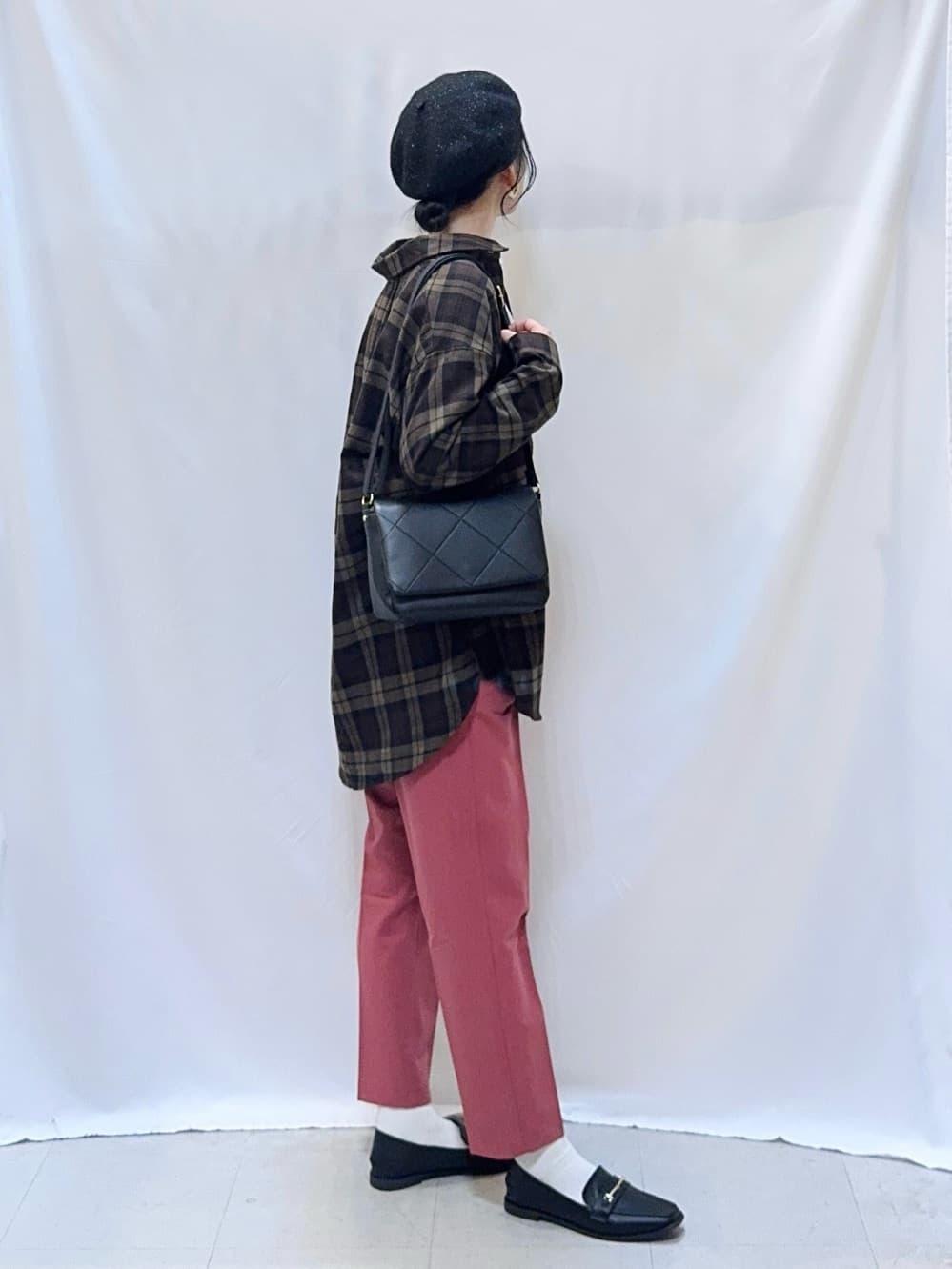 𝐇𝐢𝐫𝐨𝐦𝐢さんの「SHOO･LA･RUE｜【S-LL】美しく見せる ボートネックロンT」を使ったコーディネート