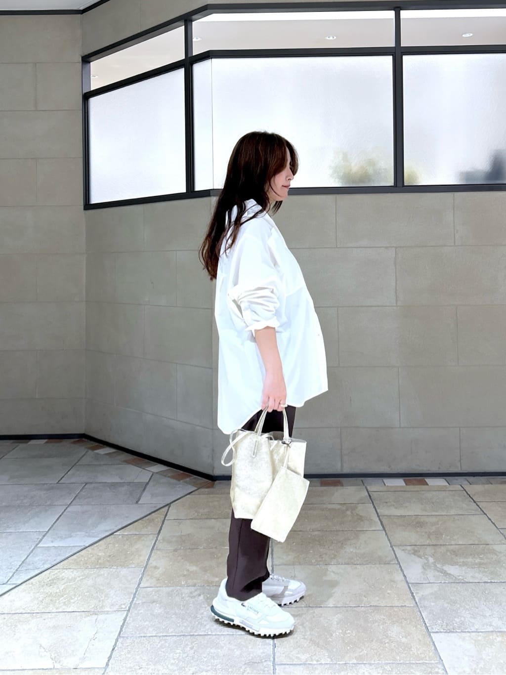 よねさんの「INDIVI｜Comfy SET UP｜イージーテーパードパンツ【セットアップ対応／通勤/カセット服】」を使ったコーディネート