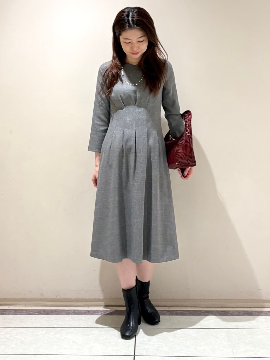 sakiさんの「COUP DE CHANCE｜【手洗い可／日本製】タックデザインワンピース」を使ったコーディネート